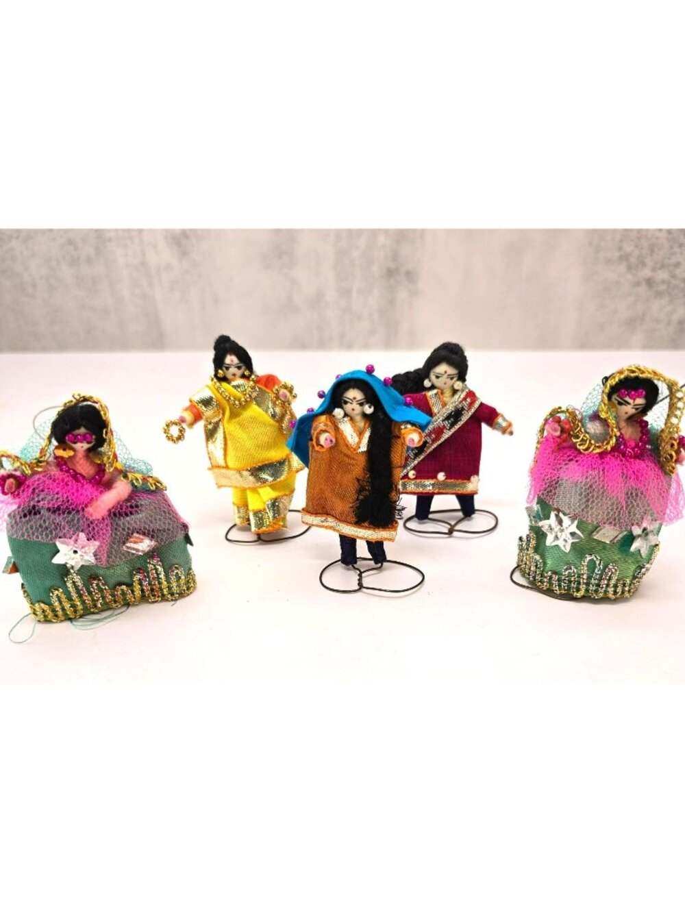 Handcrafted Vintage Indian Dolls Set Traditional Outfits & Wire Stands CM2314
